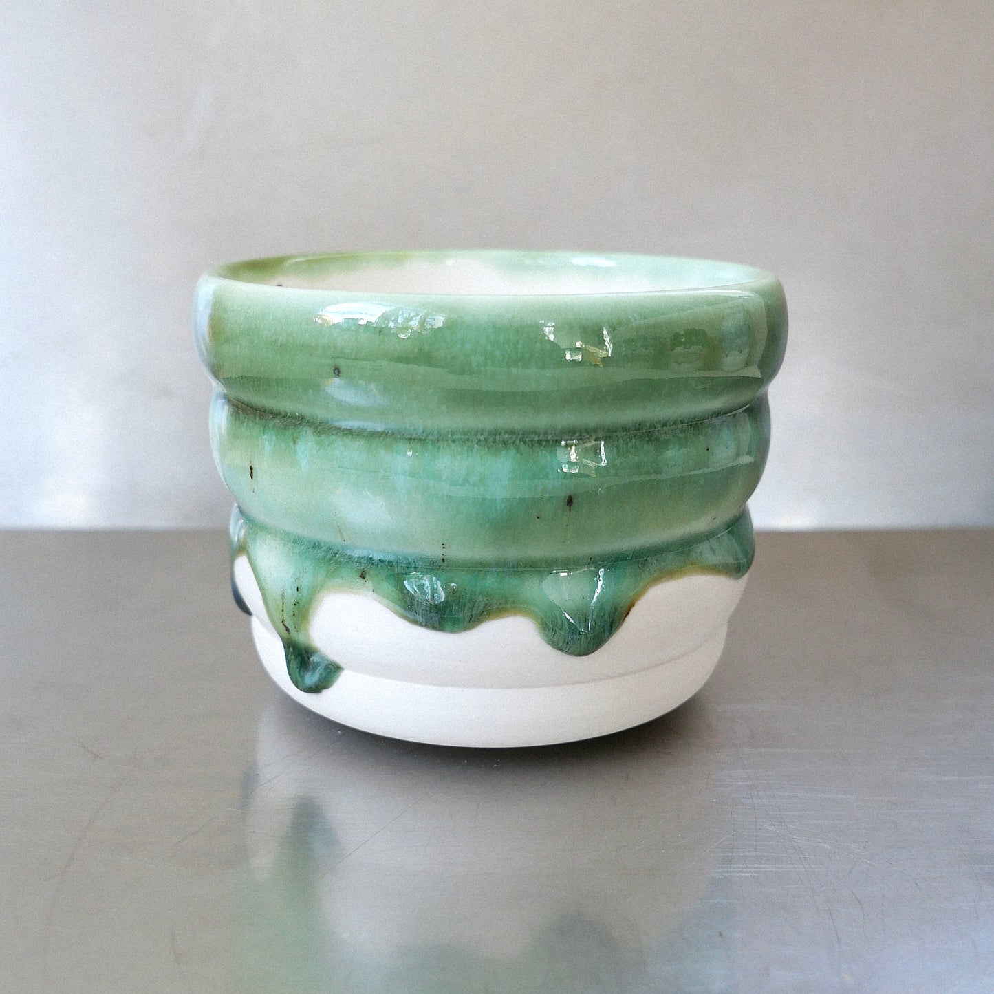 moss green porcelain wavy mug (260 ml)