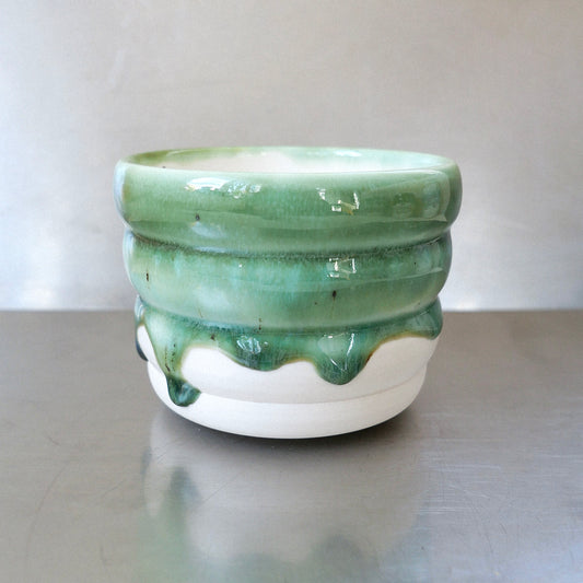 moss green porcelain wavy mug (260 ml)